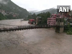 हिमाचल प्रदेश में बारिश बनी आफत, अभी नहीं मिलेगी राहत, आईएमडी ने जारी किया 'रेड' और 'ऑरेंज' अलर्ट