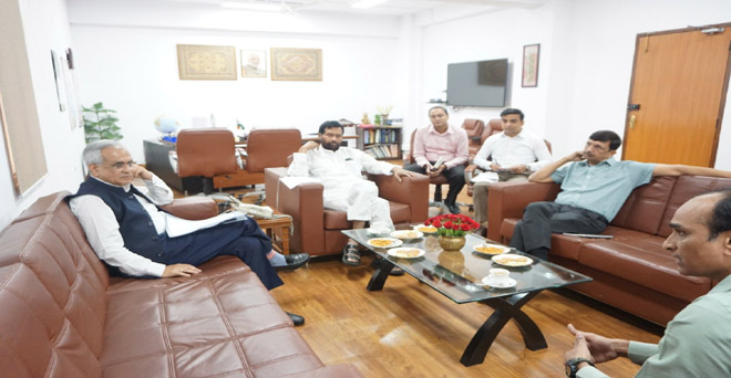 केंद्रीय खाद्य एवं उपभोक्ता मामले मंत्री रामविलास पासवान के साथ नीति आयोग के उपाध्यक्ष राजीव कुमार के साथ बैठक कर देशभर में फोर्टिफाइड राइस के वितरण की योजना पर चर्चा की