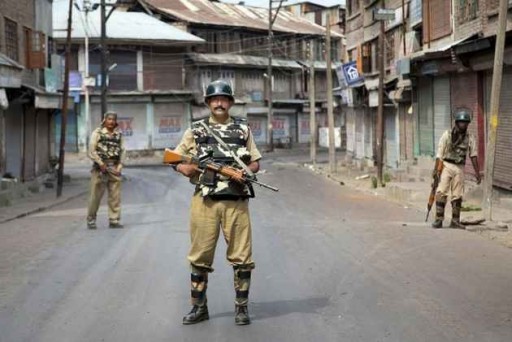 प्रतिबंध के एक महीने बाद कश्मीर के सभी इलाकों में टेलीफोन सेवा बहाल