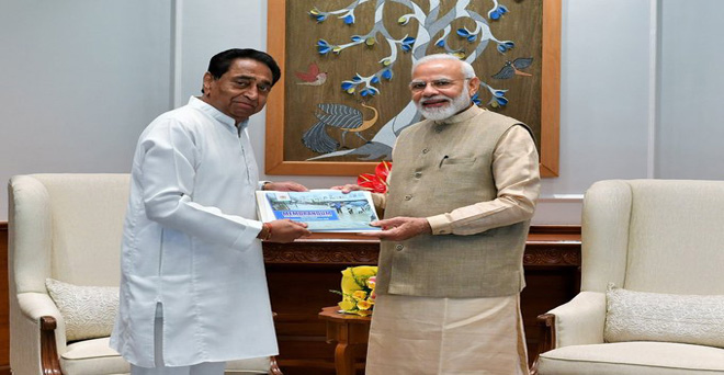 मध्य प्रदेश के मुख्यमंत्री कमल नाथ ने नई दिल्ली में प्रधानमंत्री से मुलाकात कर राज्य में पिछले दिनों हुई अतिवृष्टि से हुए नुकसान को लेकर ज्ञापन सौंपा।