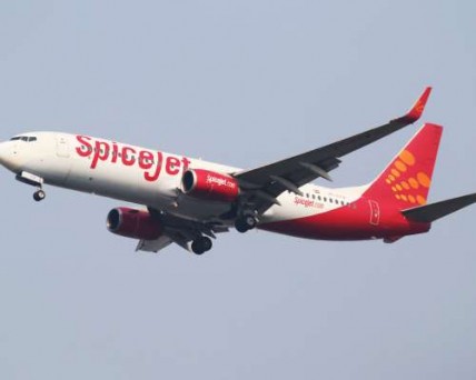 स्पाइसजेट फ्लाइट की पाकिस्तान में इमरजेंसी लैंडिंग, दिल्ली से दुबई जा रहा था विमान