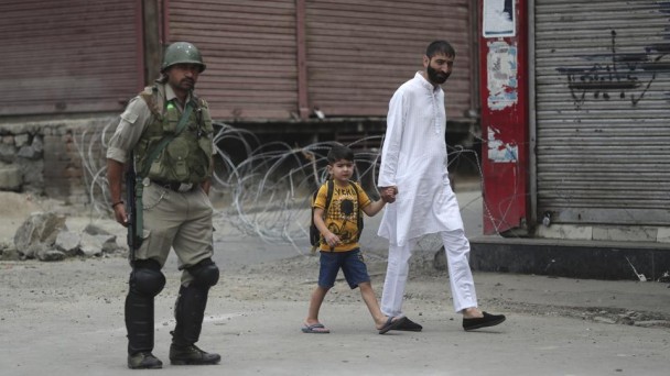 Image result for Article 370 हटने के बाद जम्मू कश्मीर में 144 किशोर हिरासत में लिए गए: रिपोर्ट
