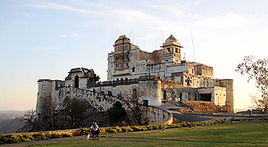 उदयपुर का मानसून पैलेस Image Description