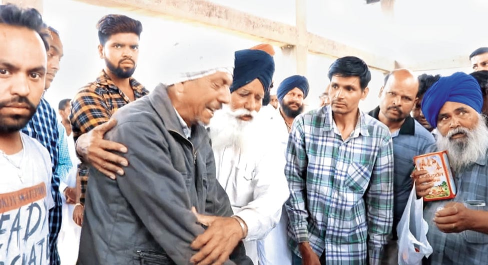 बेटे करण की मौत का दर्द बयां करते पिता बूटा राम