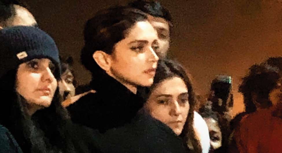 विरोधः जेएनयू पहुंचकर अभिनेत्री दीपिका पादुकोण ने छात्रों के साथ हमदर्दी जताई