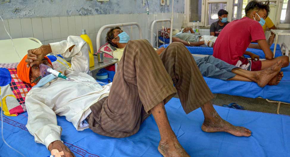 जहरीली शराब के पीड़ित