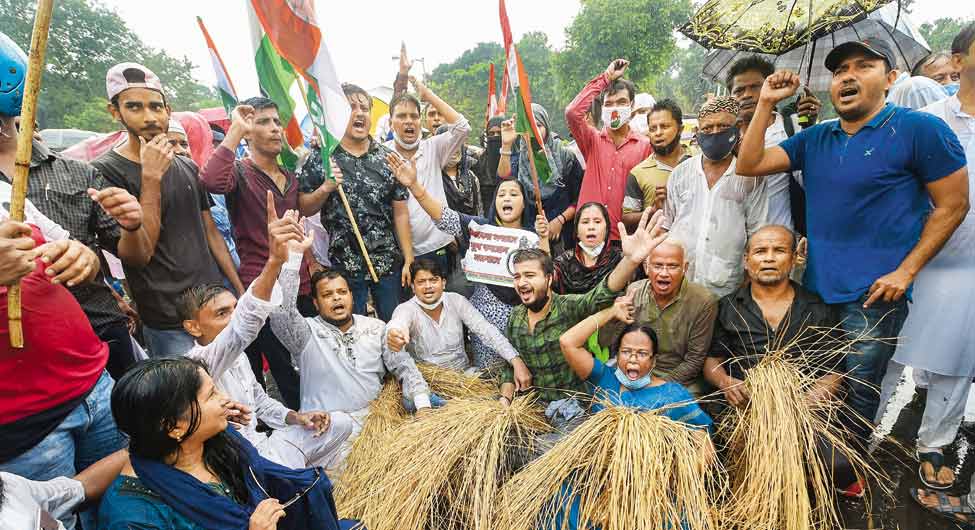 पूरब में कोलकाता में किसान सड़कों पर उतरे पूरब में कोलकाता में किसान सड़कों पर उतरे