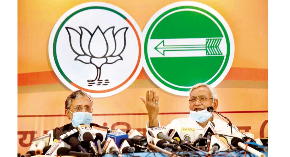 पटना में सीट बंटवारे के ऐलान के वक्त नीतीश कुमार और सुशील कुमार मोदी पटना में सीट बंटवारे के ऐलान के वक्त नीतीश कुमार और सुशील कुमार मोदी