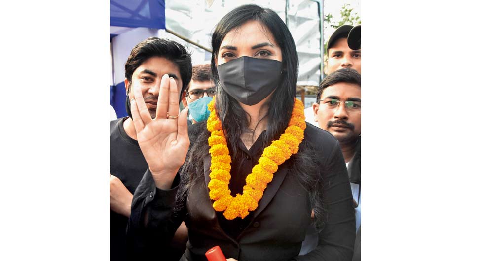 अपने दम पर सबको चुनौती देने वाली पुष्पम प्रिया चौधरी अपने दम पर सबको चुनौती देने वाली पुष्पम प्रिया चौधरी