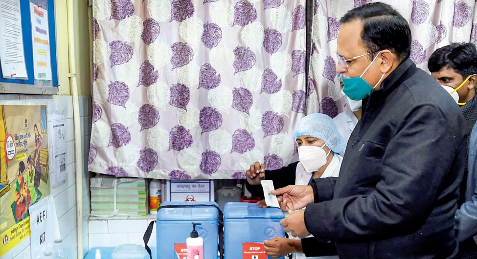 दिल्ली में राज्य के स्वास्थ्यख मंत्री सत्येंद्र जैन दिल्ली में राज्य के स्वास्थ्यख मंत्री सत्येंद्र जैन