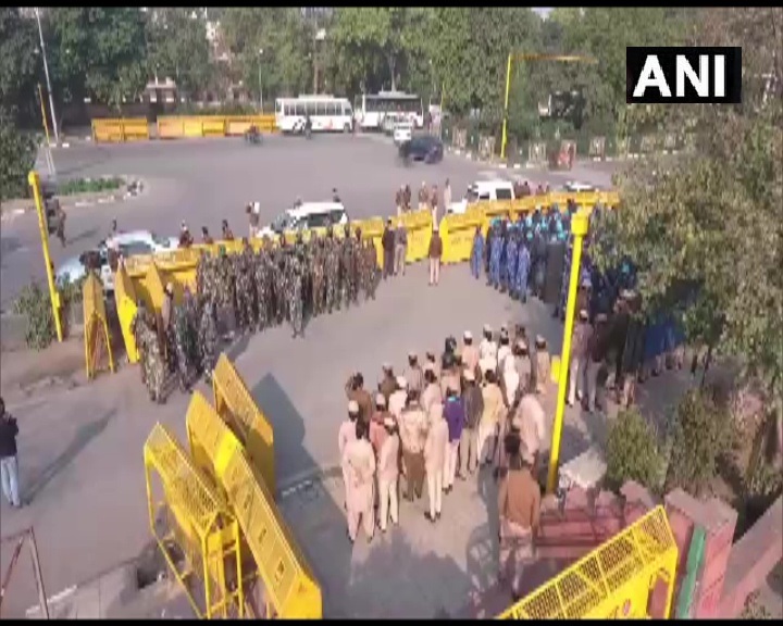 चक्का जाम को देखते हुए दिल्ली के शहीद पार्क में पुलिस बल अलर्ट