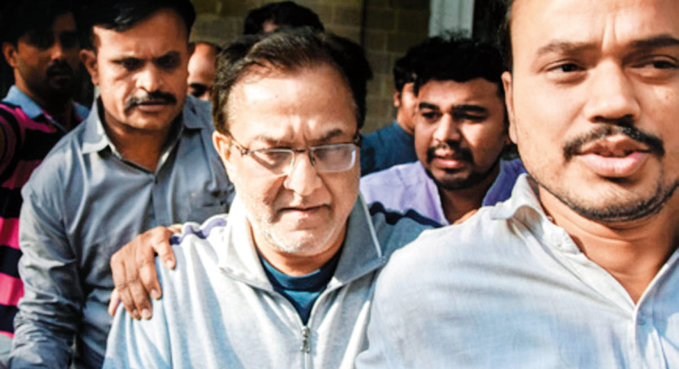 गिरफ्तारी के बाद यस बैंक के सह-संस्थापक राणा कपूर गिरफ्तारी के बाद यस बैंक के सह-संस्थापक राणा कपूर