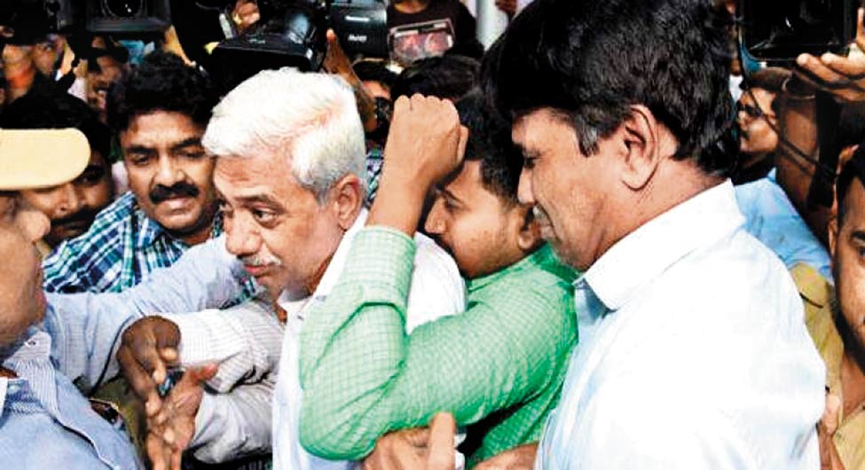 पीएनबी के डिप्टी मैनेजर गोकुलनाथ शेट्टी के रिटायर होने के बाद मोदी-चोकसी घोटाले का खुलासा हुआ पीएनबी के डिप्टी मैनेजर गोकुलनाथ शेट्टी के रिटायर होने के बाद मोदी-चोकसी घोटाले का खुलासा हुआ