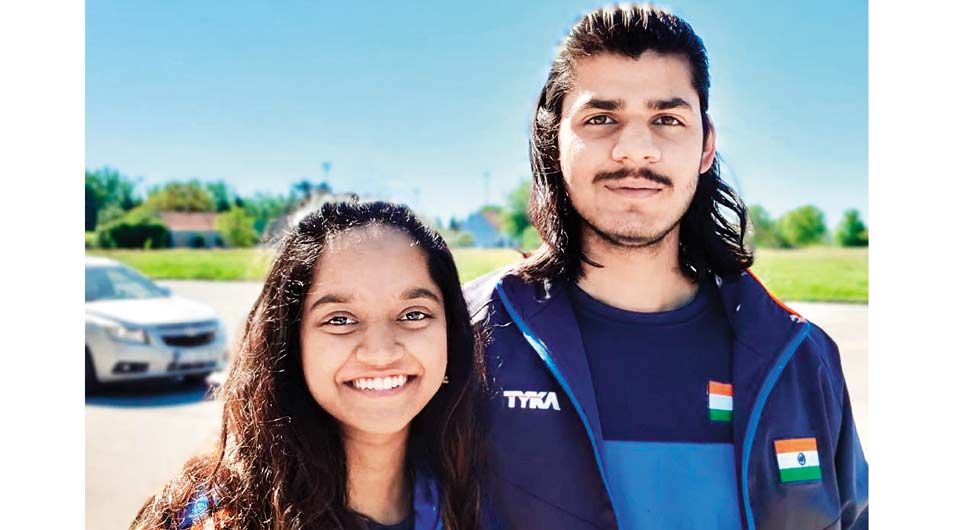 दिव्यांश सिंह पंवार और इलावेनिल वलारिवन दिव्यांश सिंह पंवार और इलावेनिल वलारिवन