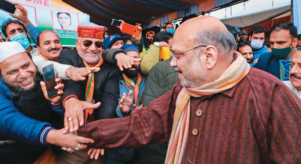 हाल की आतंकी घटनाओं के बाद केंद्रीय गृहमंत्री अमित शाह ने घाटी का दौरा किया हाल की आतंकी घटनाओं के बाद केंद्रीय गृहमंत्री अमित शाह ने घाटी का दौरा किया