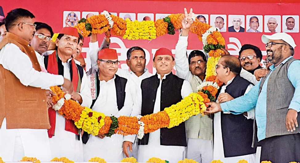 अखिलेश यादव अखिलेश यादव