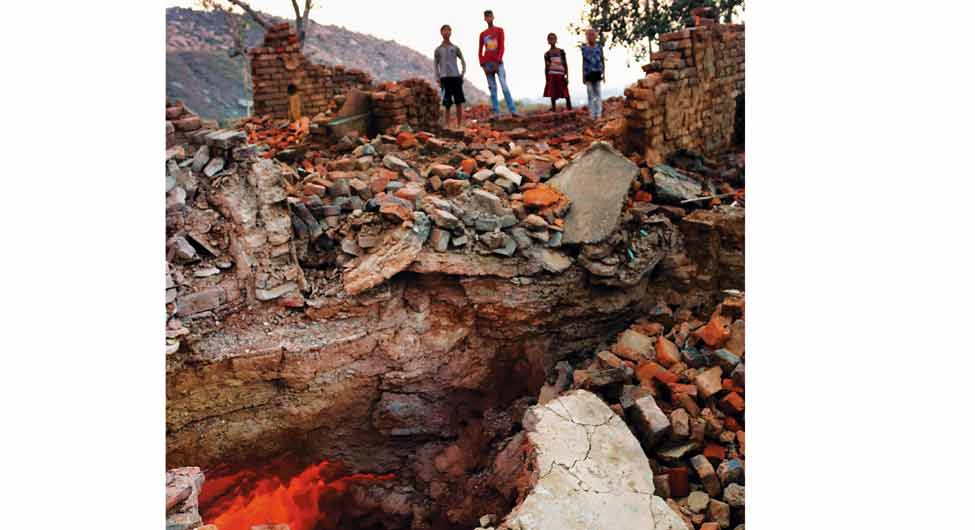 पुनर्वास के लिए दो छोटे-छोटे कमरों का घर है और परिवार बड़ा। न कोई सुविधा है, न बाजार कि ठेला लगा मजदूरी करके भी जीवन यापन किया जा सके पुनर्वास के लिए दो छोटे-छोटे कमरों का घर है और परिवार बड़ा। न कोई सुविधा है, न बाजार कि ठेला लगा मजदूरी करके भी जीवन यापन किया जा सके