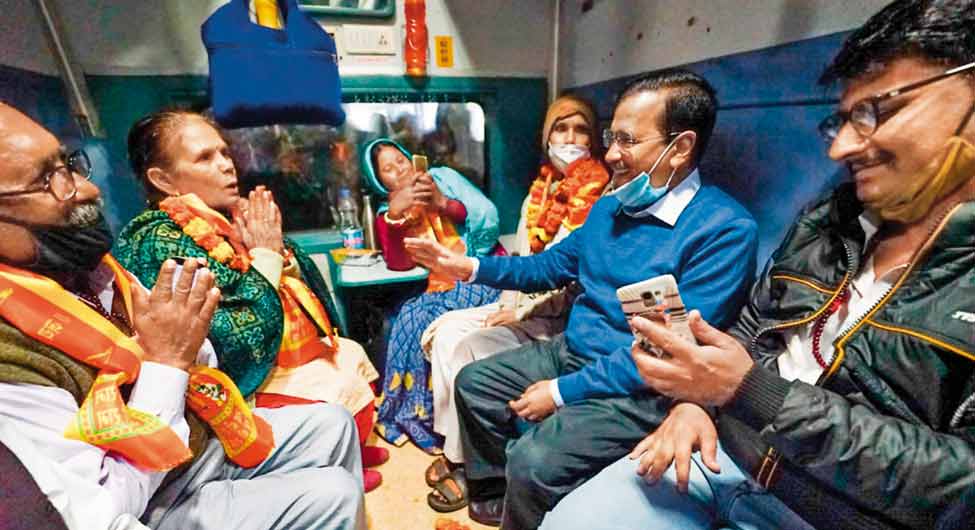 मुख्यमंत्री तीर्थ यात्रा योजना के तहत केजरीवाल लोगों को अयोध्या भेज रहे मुख्यमंत्री तीर्थ यात्रा योजना के तहत केजरीवाल लोगों को अयोध्या भेज रहे