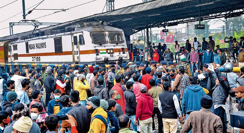 प्रयाग में प्रदर्शन प्रयाग में प्रदर्शन