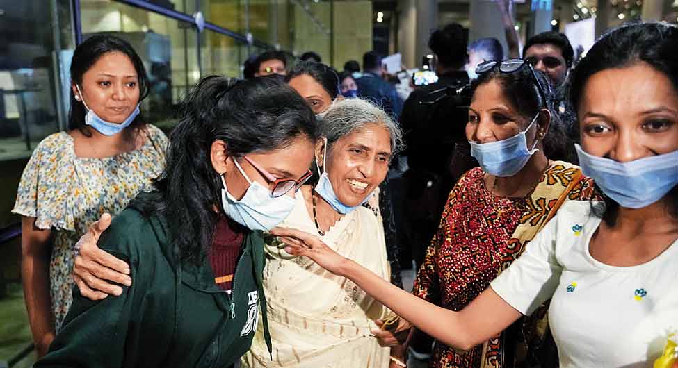 फंसे हुए भारतीय छात्र फंसे हुए भारतीय छात्र