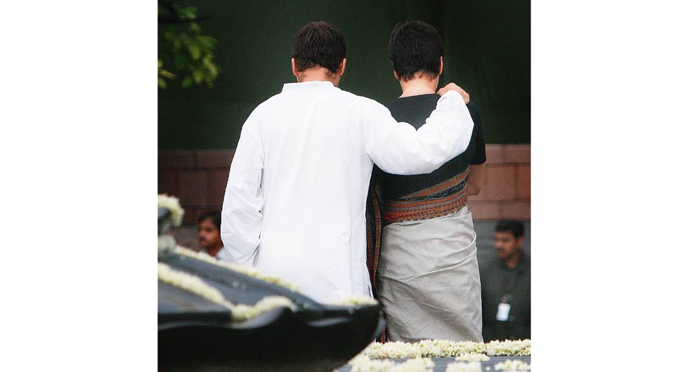 विधानसभा चुनावों के बाद राहुल-प्रियंका दोनों के नेतृत्व पर सवाल उठे विधानसभा चुनावों के बाद राहुल-प्रियंका दोनों के नेतृत्व पर सवाल उठे