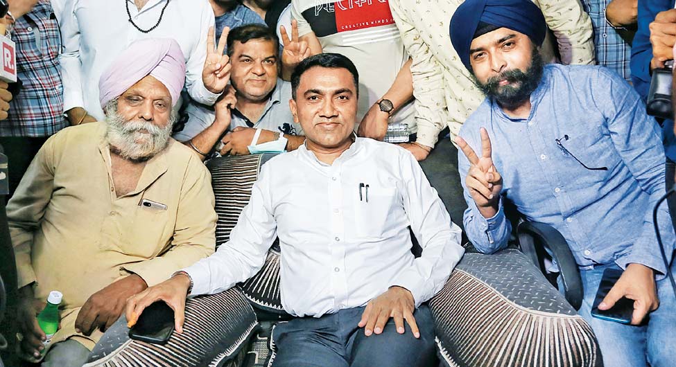 बग्गा से मिलने आए गोवा के मुख्यमंत्री प्रमोद सावंत बग्गा से मिलने आए गोवा के मुख्यमंत्री प्रमोद सावंत