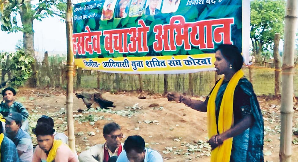 जुटो रे साथीः आदिवासियों की मांग है कि खदान आवंटन को तुरंत रद्द किया जाए जुटो रे साथीः आदिवासियों की मांग है कि खदान आवंटन को तुरंत रद्द किया जाए