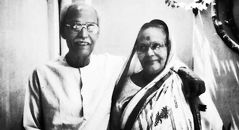 मारंग बाबा और उषा रानी मुखर्जी मारंग बाबा और उषा रानी मुखर्जी