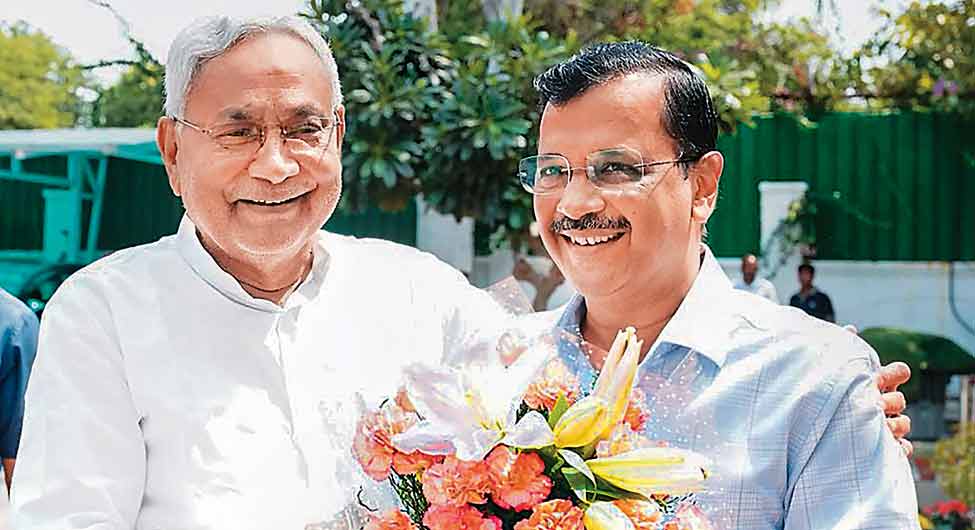 विपक्ष के उभरते चेहरेः नीतीश कुमार ने दिल्ली में अरविंद केजरीवाल से मुलाकात की विपक्ष के उभरते चेहरेः नीतीश कुमार ने दिल्ली में अरविंद केजरीवाल से मुलाकात की