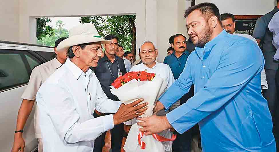 चंद्रशेखर राव के साथ नीतीश  चंद्रशेखर राव के साथ नीतीश