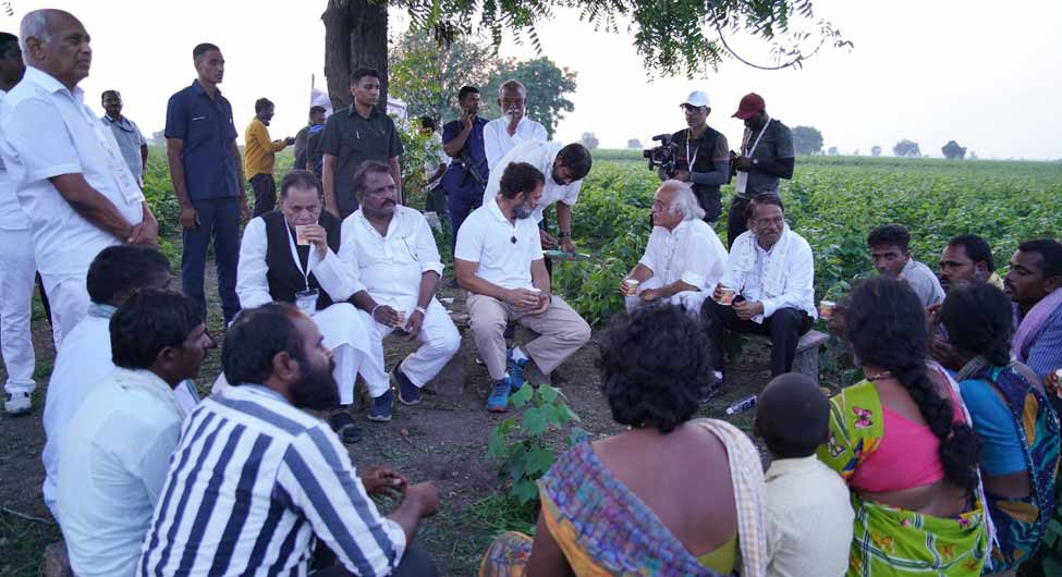 गांव चौपाल तक राहुल सभी से जुड़ रहे हैं, जयराम रमेश भी हुए शामिल गांव चौपाल तक राहुल सभी से जुड़ रहे हैं, जयराम रमेश भी हुए शामिल