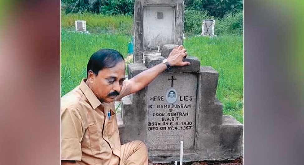 मलेशिया में तिरुमारनः पचपन साल की उम्र में खोज निकाली अपने पिता की कब्र मलेशिया में तिरुमारनः पचपन साल की उम्र में खोज निकाली अपने पिता की कब्र