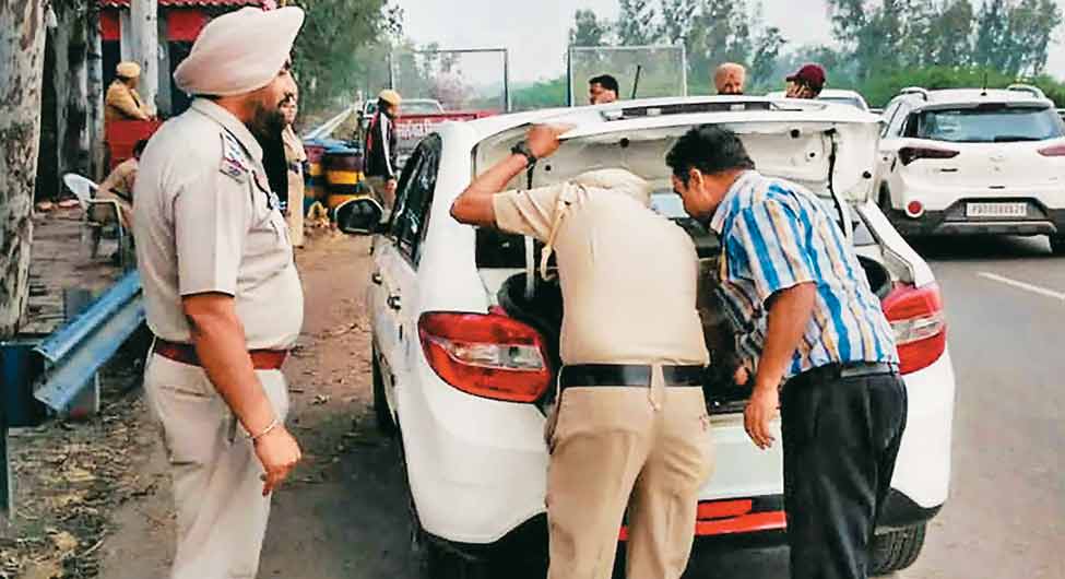 तलाश जारीः अमृतपाल सिंह को खोजने के लिए पंजाब सरकार का चेकिंग अभियान जारी तलाश जारीः अमृतपाल सिंह को खोजने के लिए पंजाब सरकार का चेकिंग अभियान जारी