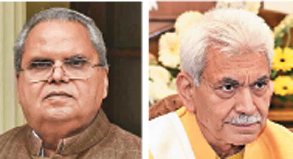 बयानवीरः पूर्व राज्यपाल सत्यपाल मलिक (बाएं) और मनोज सिन्हा बयानवीरः पूर्व राज्यपाल सत्यपाल मलिक (बाएं) और मनोज सिन्हा