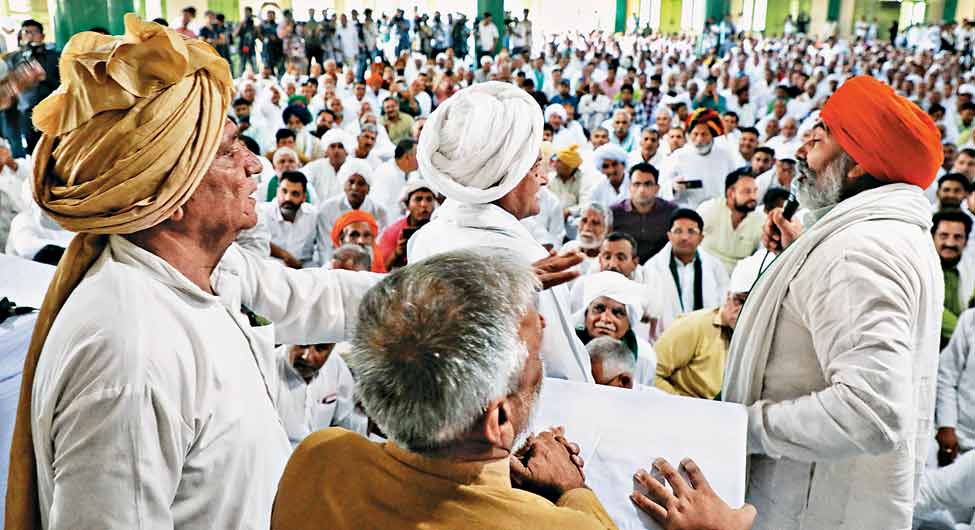 हम देखेंगेः हरियाणा के कुरुक्षेत्र महापंचायत में राकेश टिकैत हम देखेंगेः हरियाणा के कुरुक्षेत्र महापंचायत में राकेश टिकैत