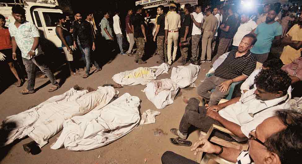 एनसीआरबी के अनुसार पिछले 10 वर्षों में ट्रेन हादसों में 2.6 लाख लोगों ने जान गंवाई है एनसीआरबी के अनुसार पिछले 10 वर्षों में ट्रेन हादसों में 2.6 लाख लोगों ने जान गंवाई है