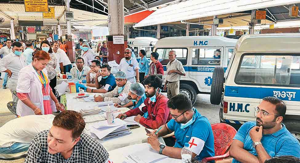 आज रेलवे में 3.20 लाख रिक्तियां हैं। सबसे अहम काम करने वाले लोको पायलट से लेकर रनिंग स्टाफ और ट्रैकमैन भारी दबाव में हैं आज रेलवे में 3.20 लाख रिक्तियां हैं। सबसे अहम काम करने वाले लोको पायलट से लेकर रनिंग स्टाफ और ट्रैकमैन भारी दबाव में हैं