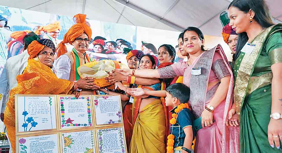 सरकार ने 2023-24 के बजट में महिला वर्ग के लिए 1000 करोड़ रुपये का प्रावधान किया है। राज्य की 18 विधानसभा सीटों पर महिला मतदाताओं की संख्या अधिक है सरकार ने 2023-24 के बजट में महिला वर्ग के लिए 1000 करोड़ रुपये का प्रावधान किया है। राज्य की 18 विधानसभा सीटों पर महिला मतदाताओं की संख्या अधिक है