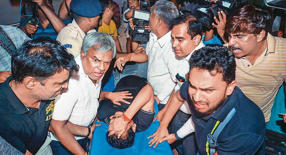 ईडी हिरासत में द्रमुक नेता ईडी हिरासत में द्रमुक नेता