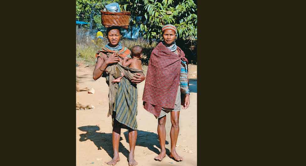 आदिवासी महिलाओं के साथ आए दिन पुलिसिया अत्याचार होता है आदिवासी महिलाओं के साथ आए दिन पुलिसिया अत्याचार होता है