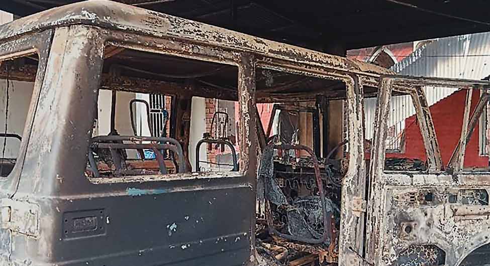 इंफाल में आगजनी इंफाल में आगजनी