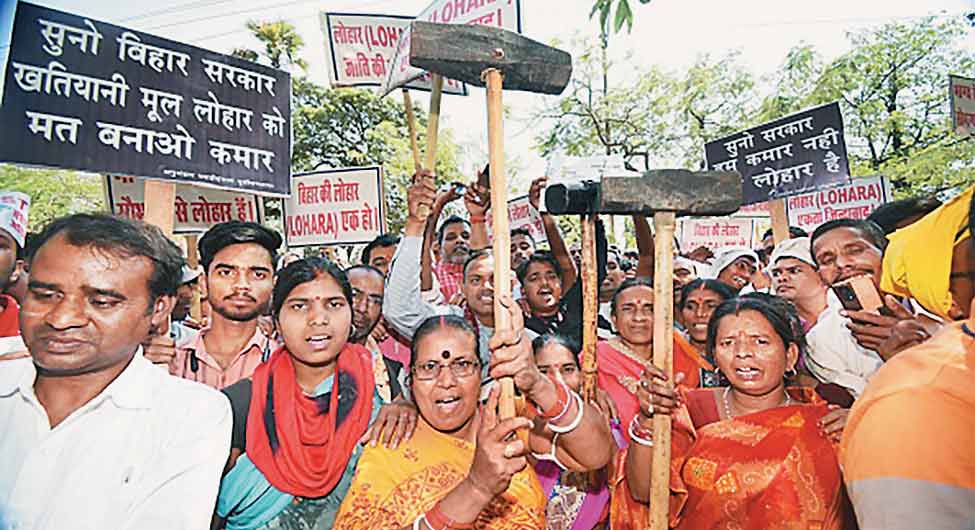 भागीदारी की आवाज: पटना में अपने अधिकार की मांग के लिए लोहारों का प्रदर्शन भागीदारी की आवाज: पटना में अपने अधिकार की मांग के लिए लोहारों का प्रदर्शन