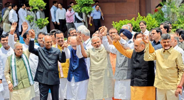 दावेदारी: पीएम मोदी और भाजपा नेताओं के साथ रामनाथ कोविंद